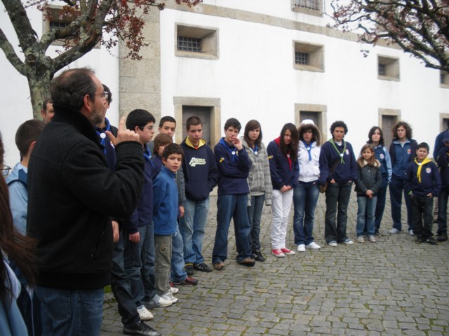 padre-salesiano-falando-aos-jovens-do-mjs2 padre-salesiano-falando-aos-jovens-do-mjs2