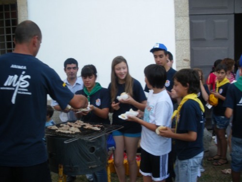 Presidente do CJSA assando as febras