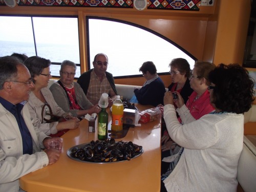 No barco provando os mexilhões