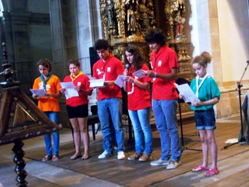 Leonor_declamando Avé Maria